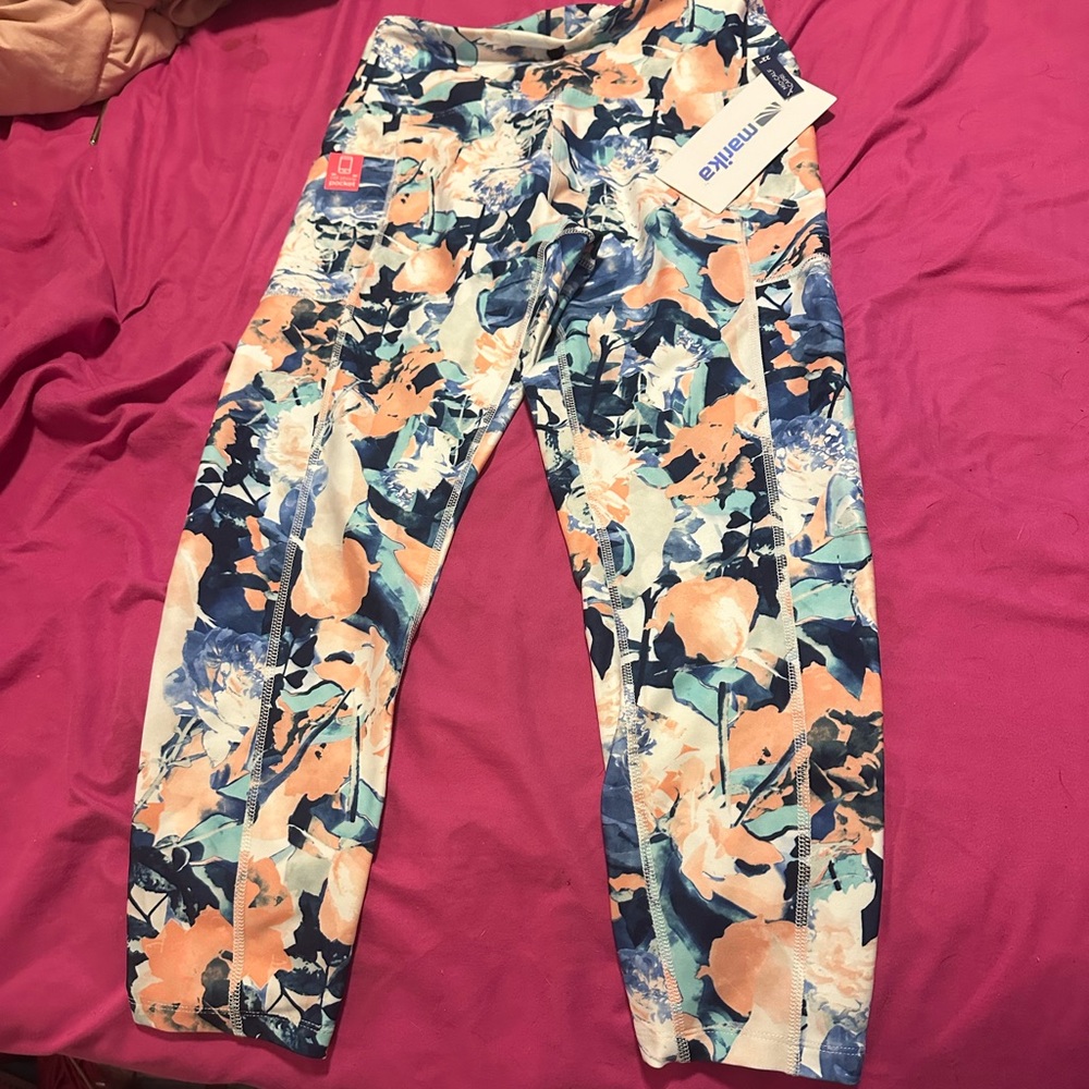 Marika 22” Capri leggings in floral